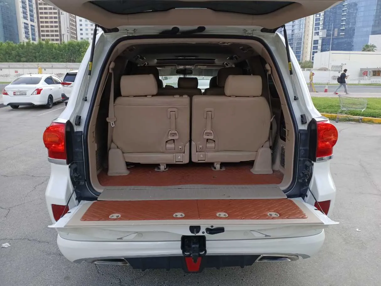 Car image 20
