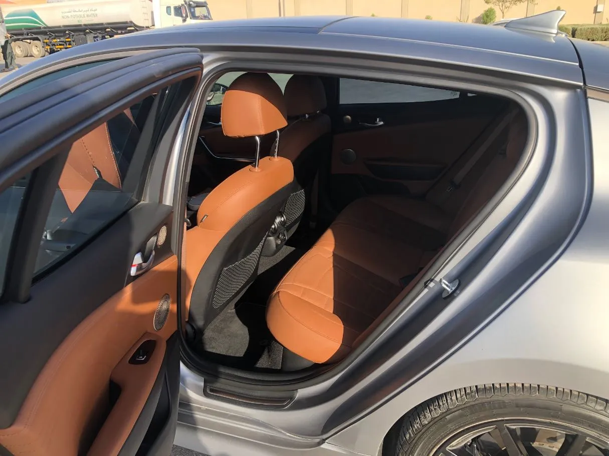 Car image 12