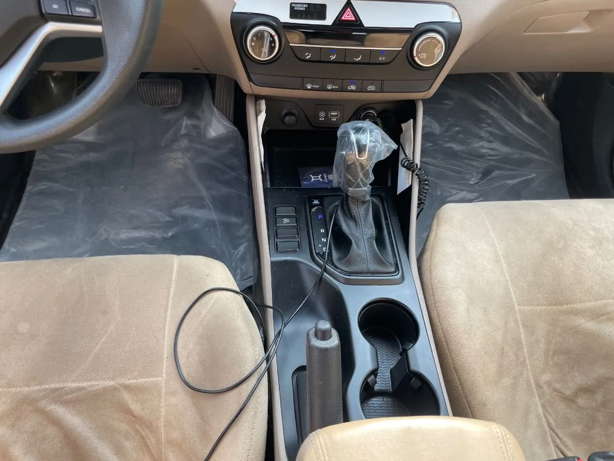 Car image 18