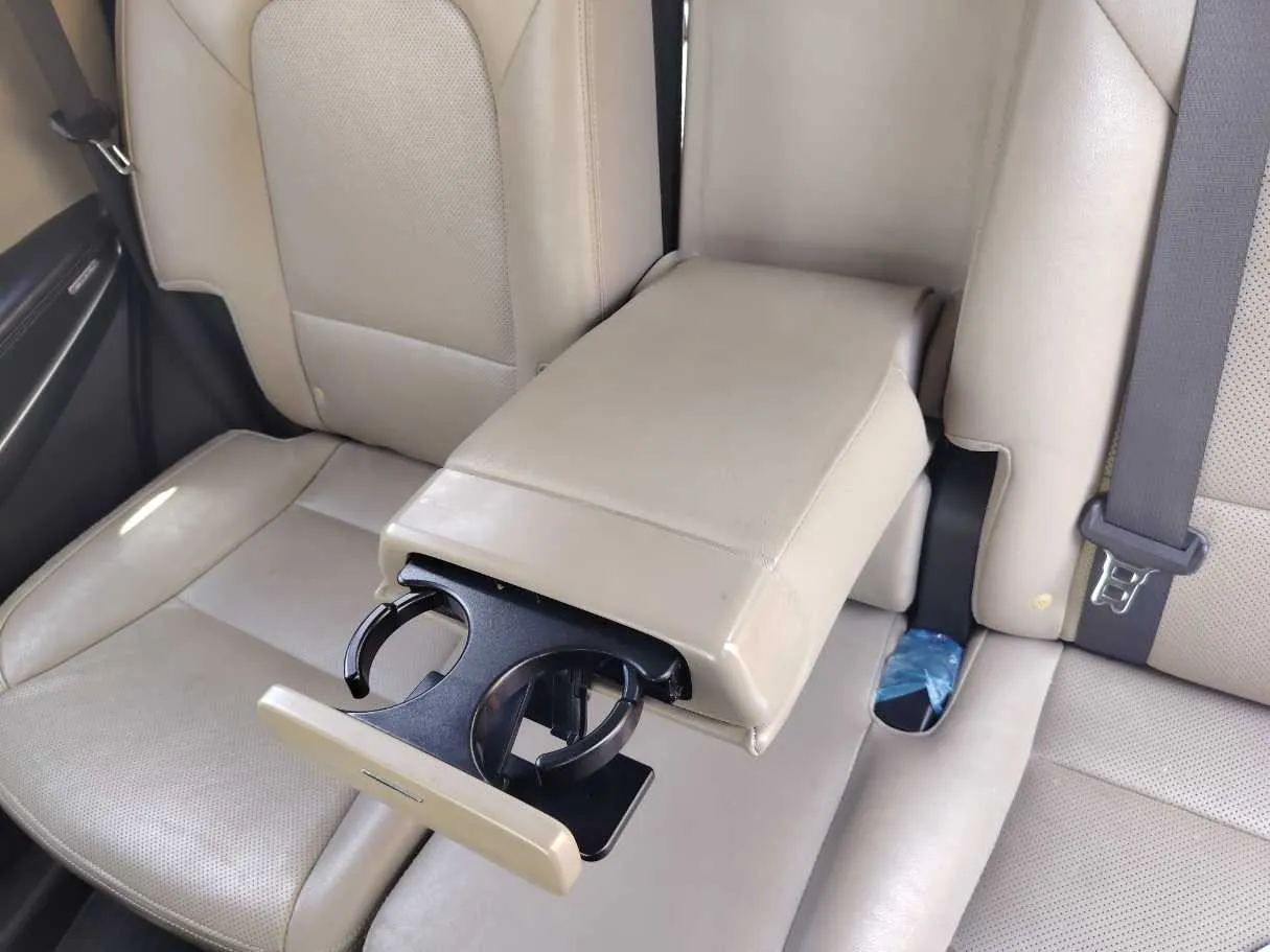 Car image 27