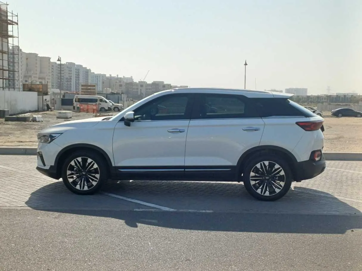 Car image 4