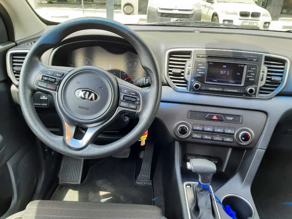 Car image 16