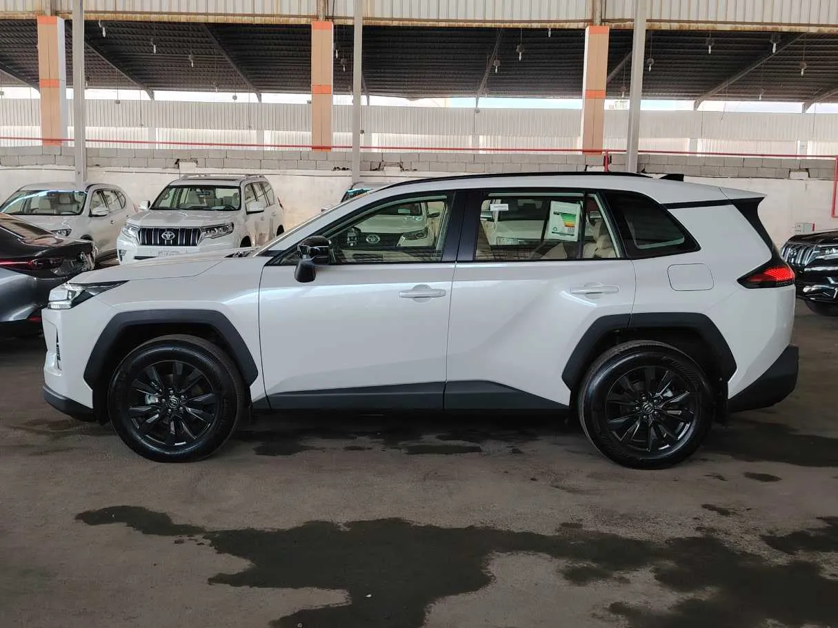 Car image 8