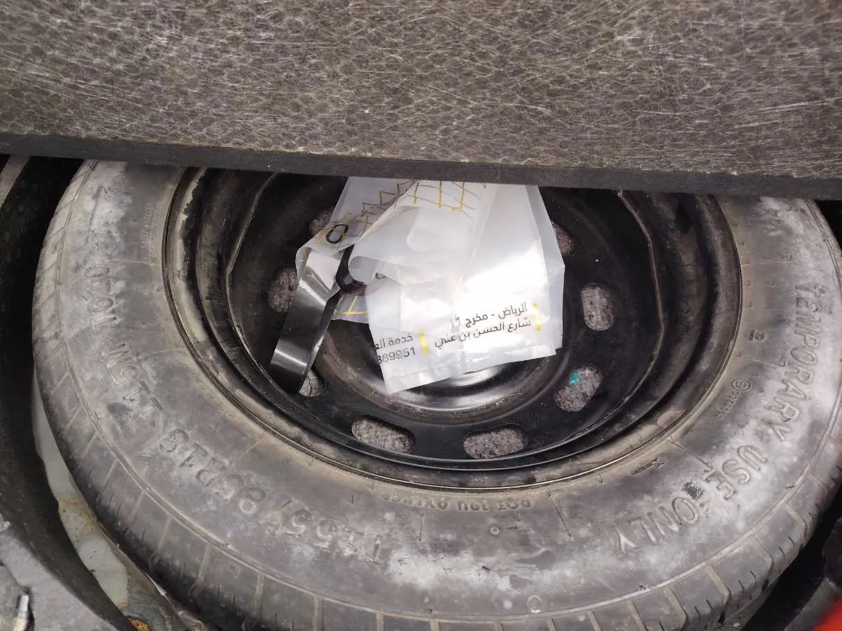 Car image 30