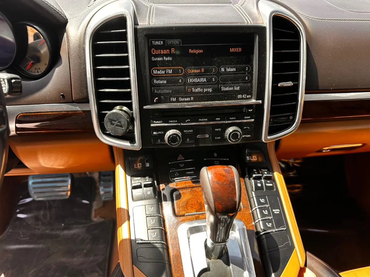 Car image 20