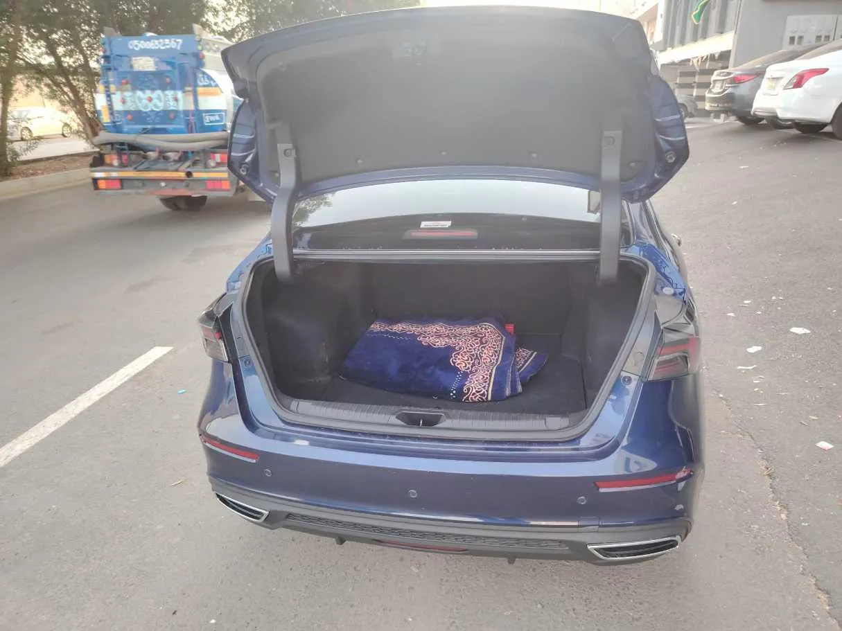 Car image 28