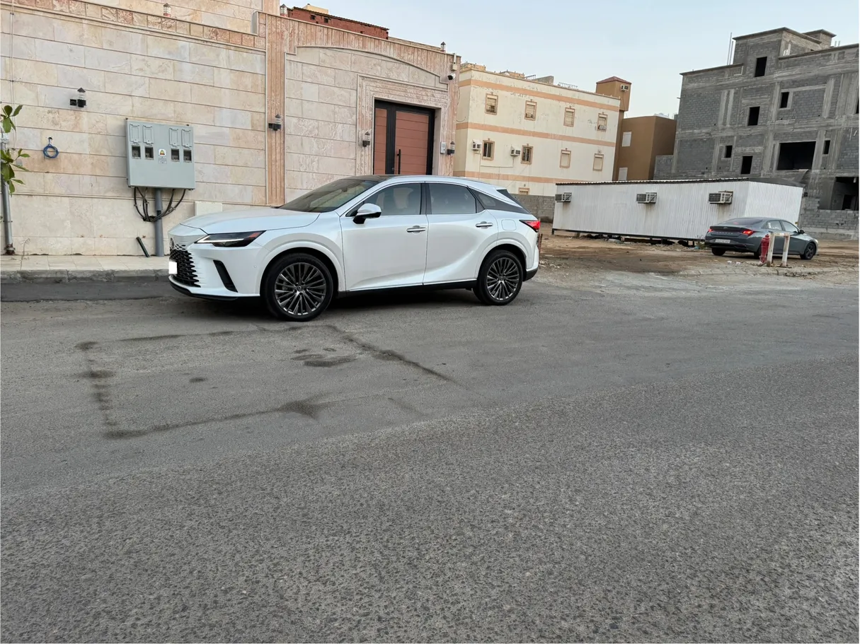 Car image 13
