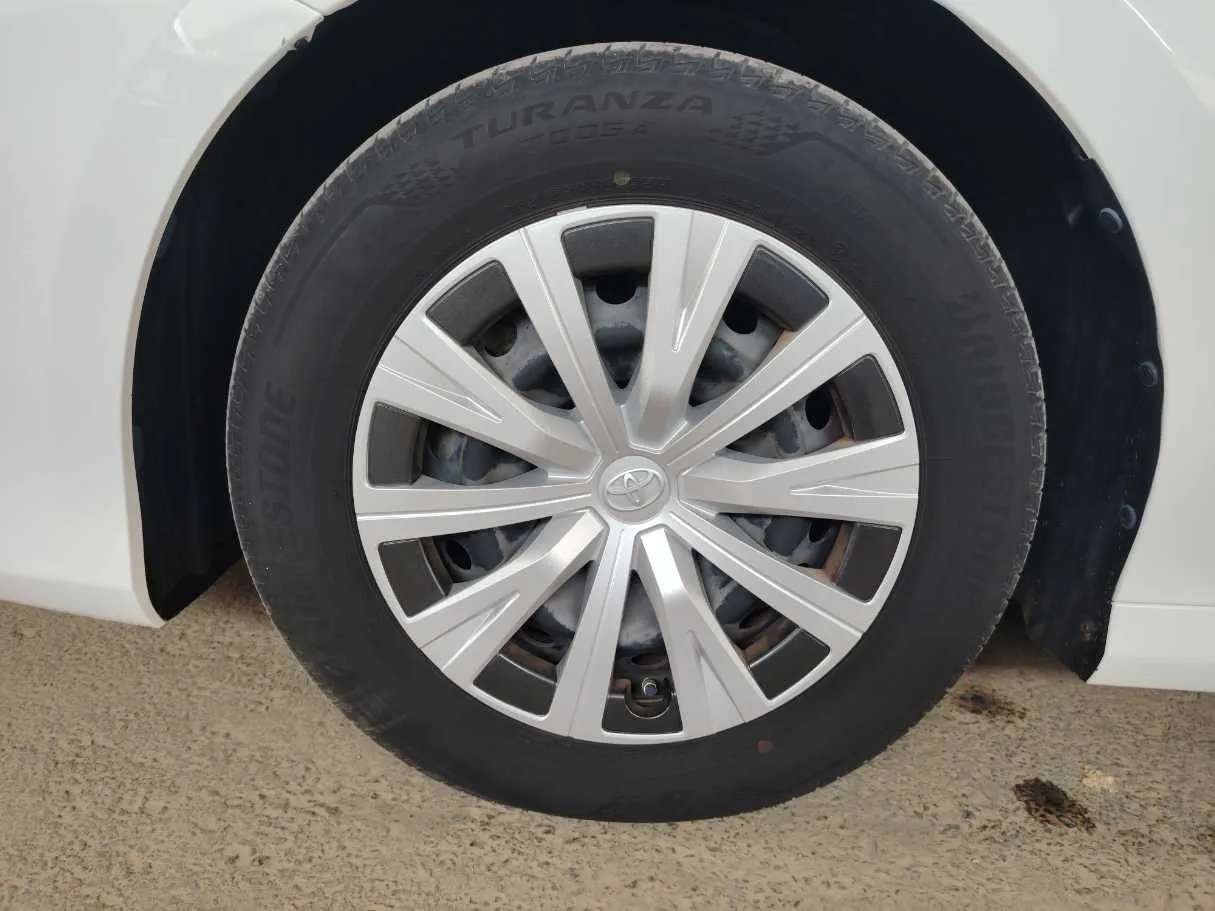 Car image 10
