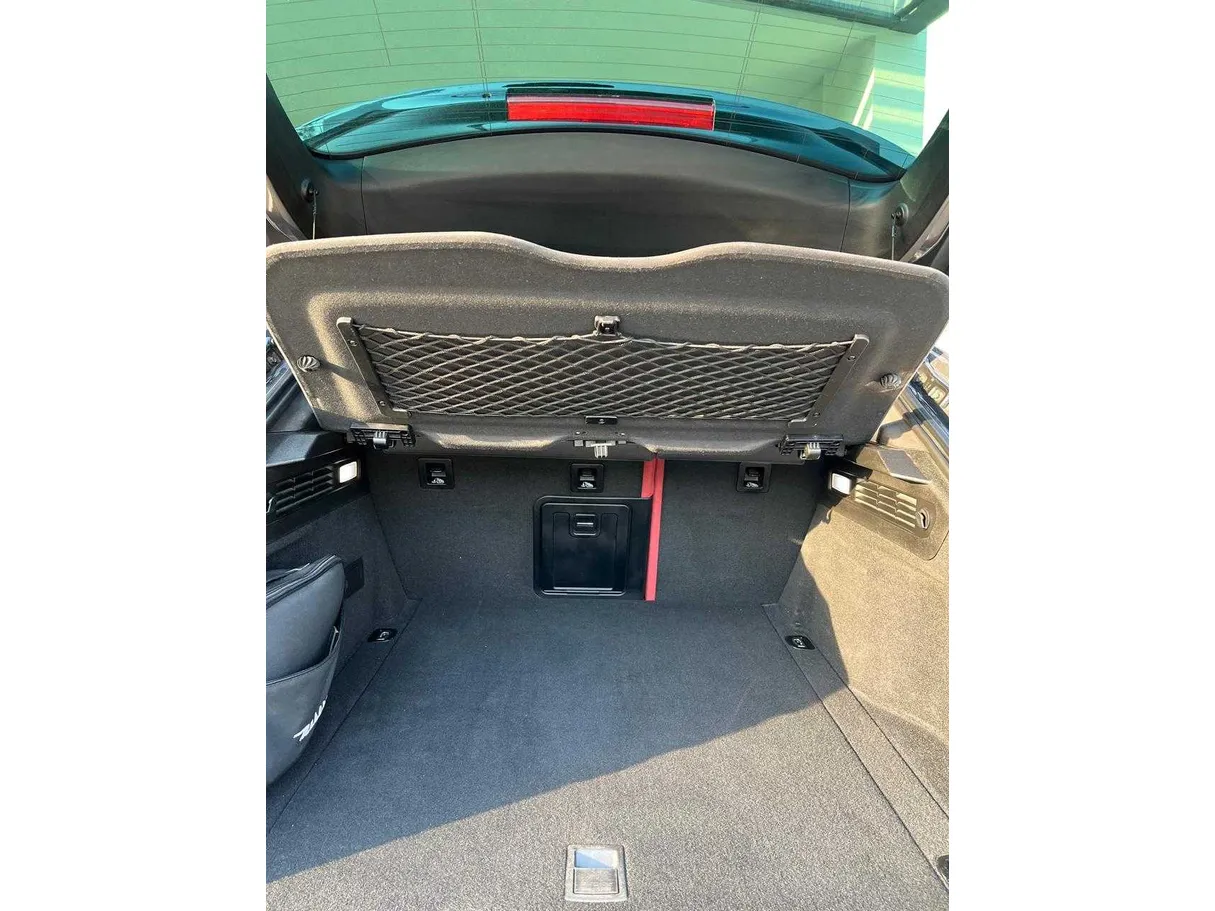 Car image 26