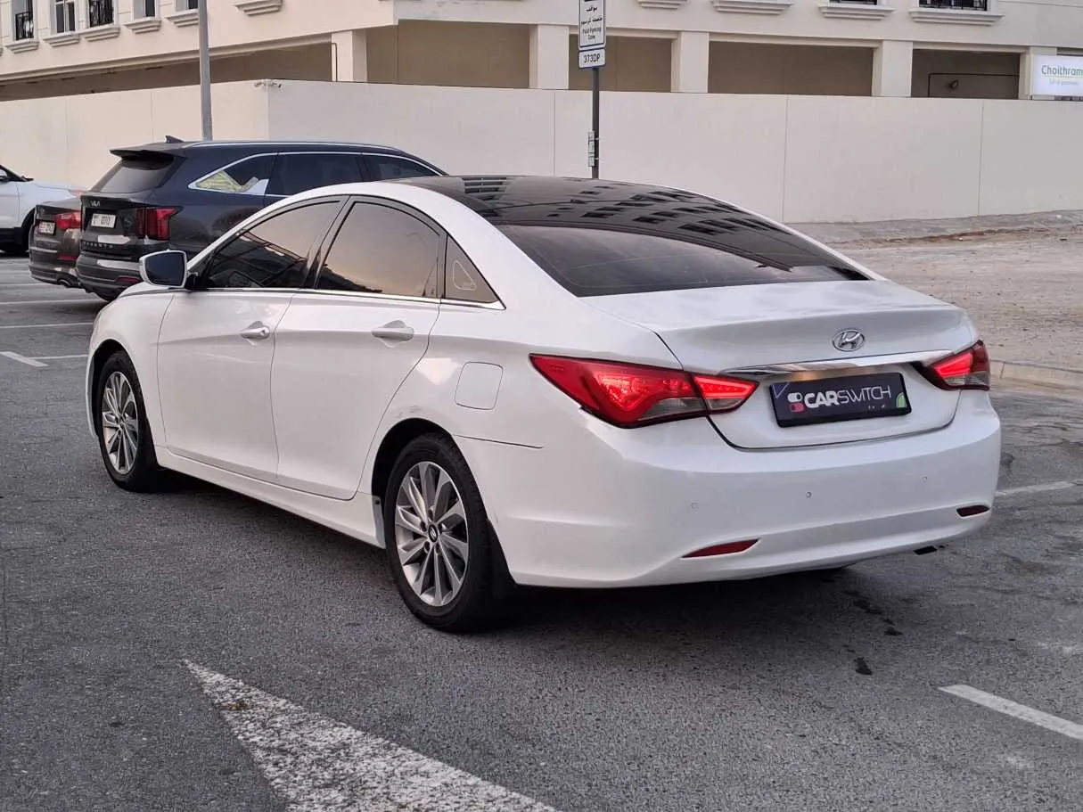 Car image 5
