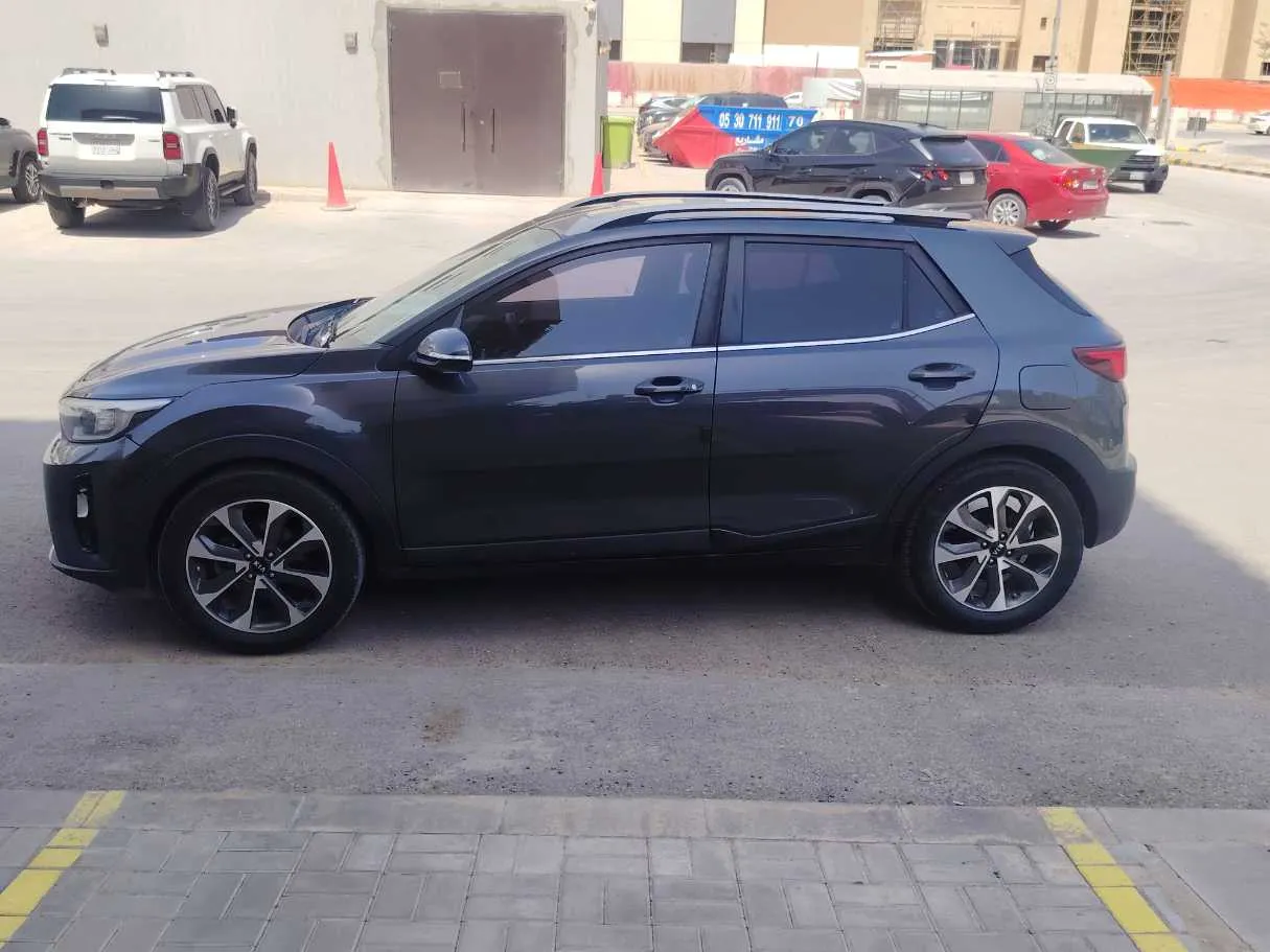Car image 8