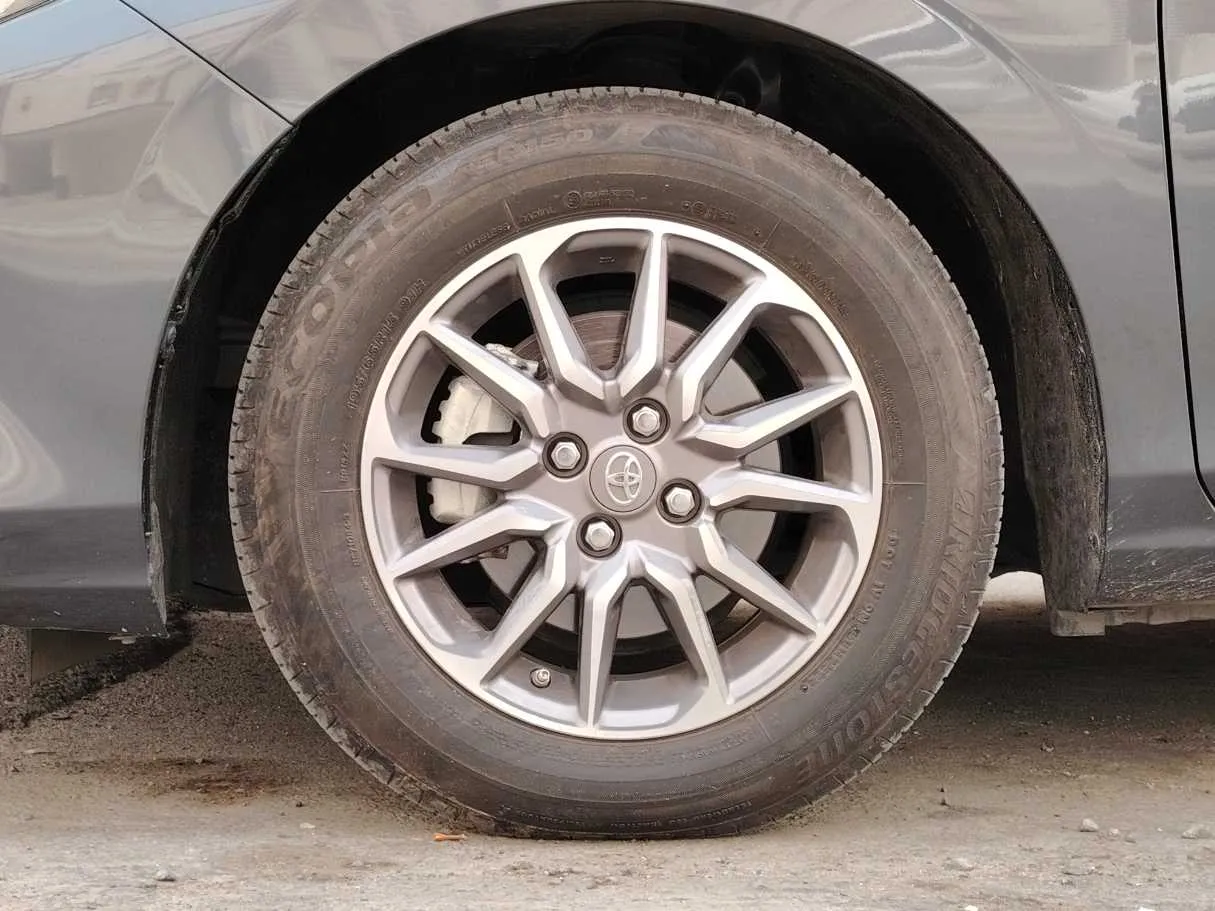 Car image 10
