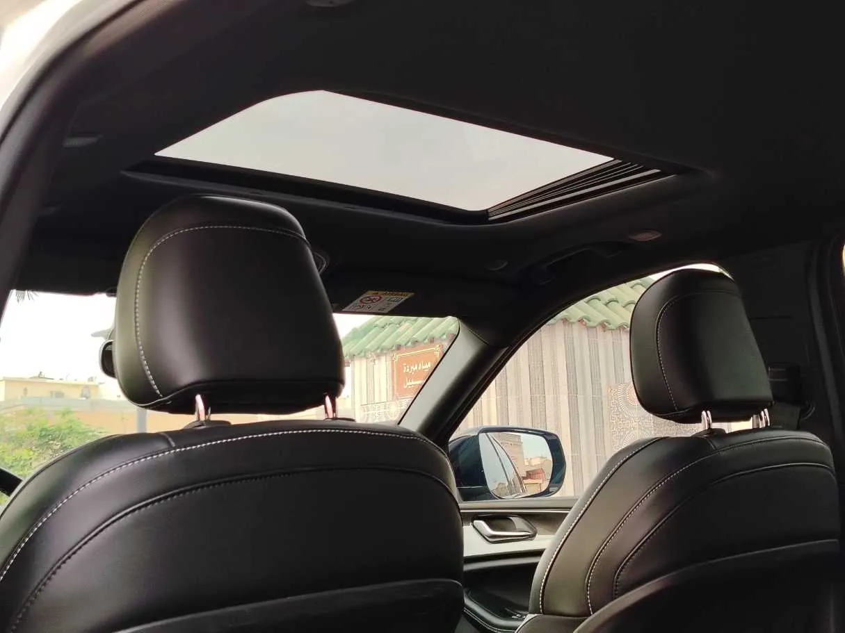 Car image 17