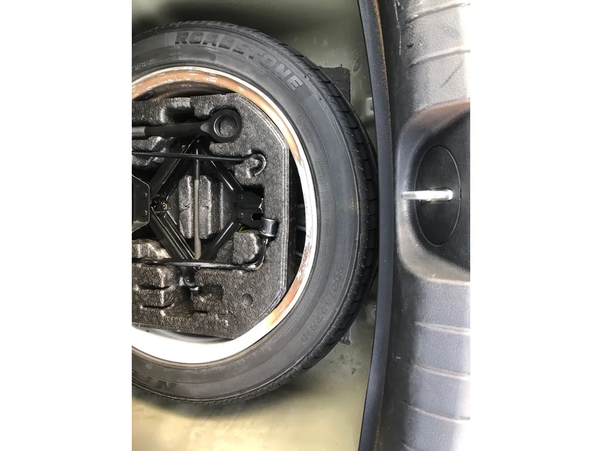 Car image 24
