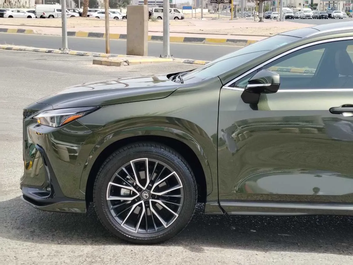 Car image 9