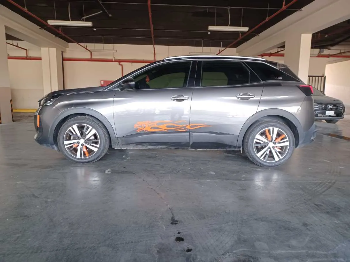 Car image 8
