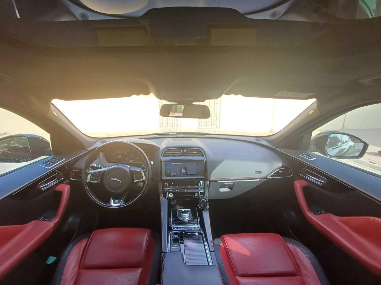 Car image 17