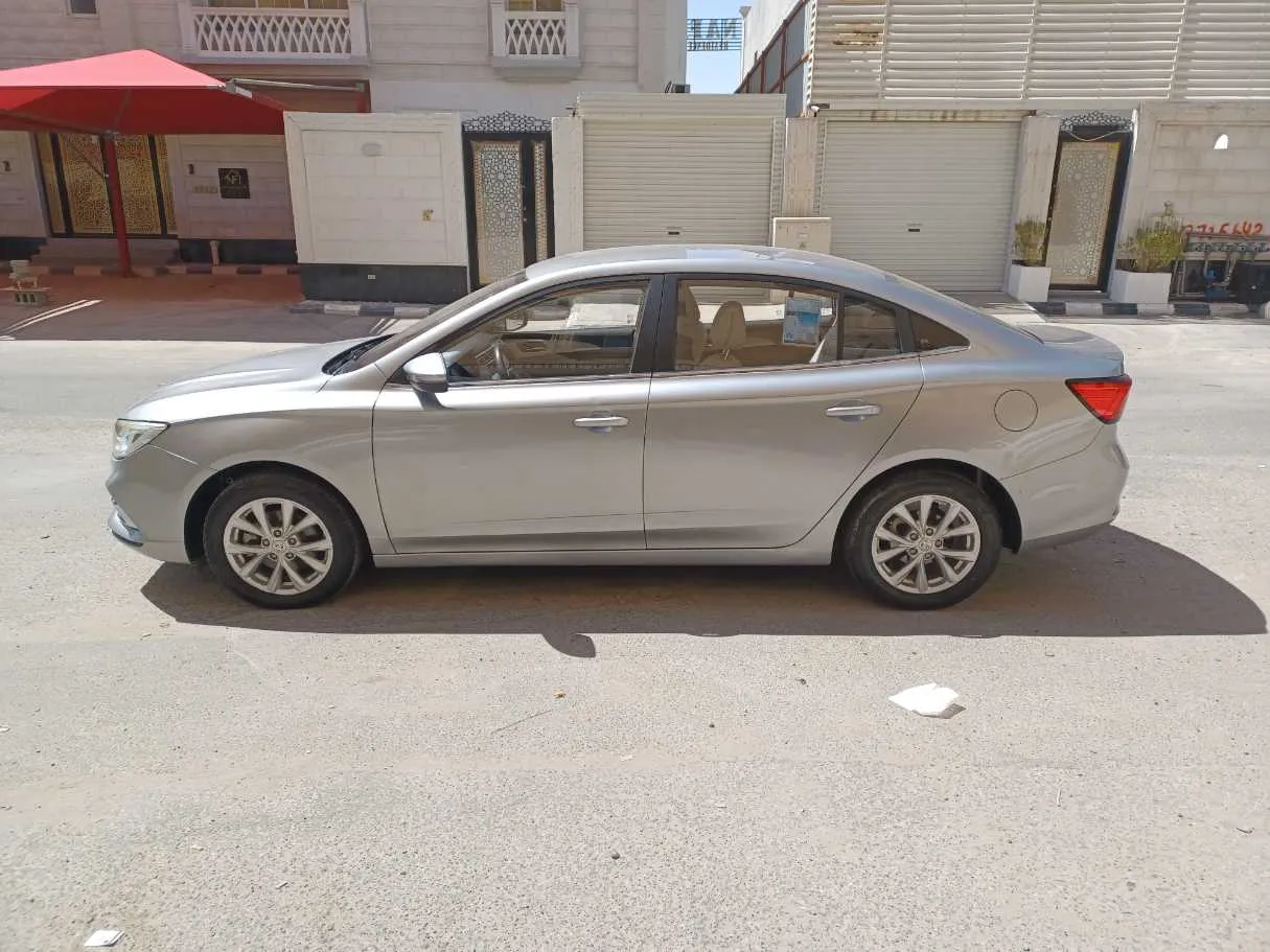 Car image 8