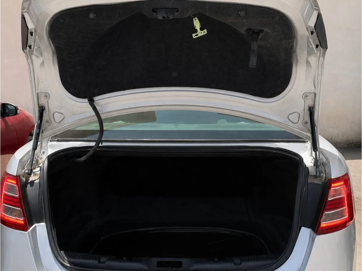 Car image 10