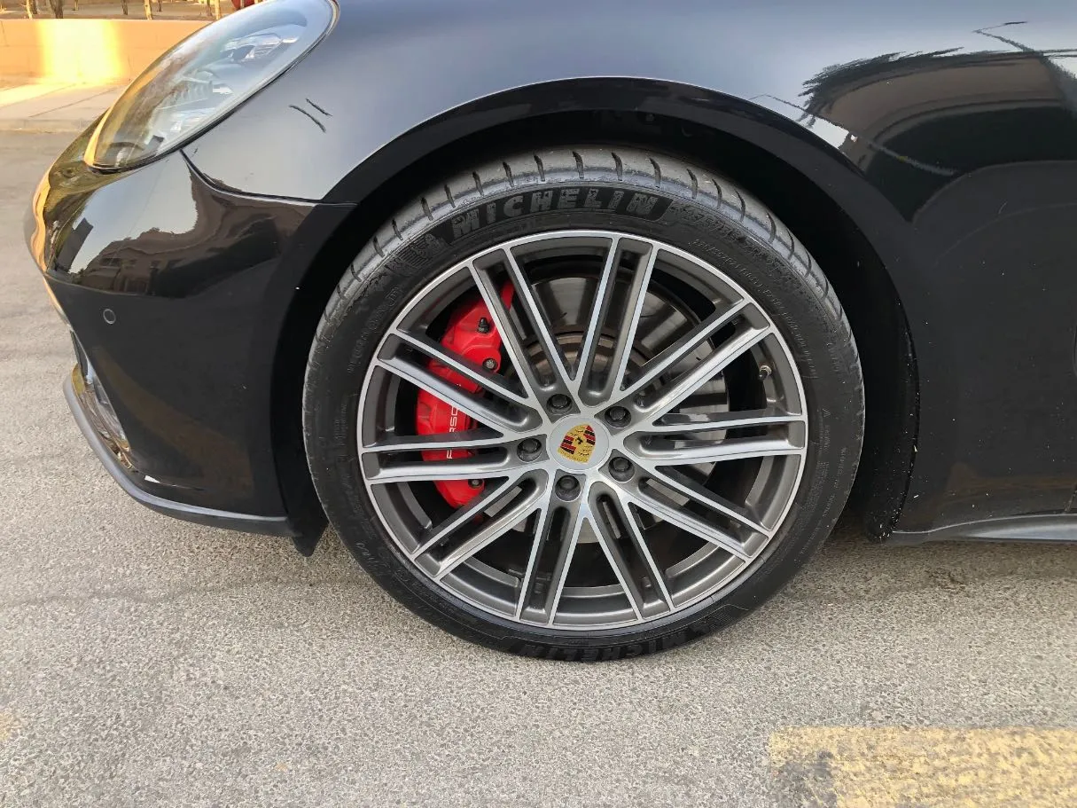 Car image 10