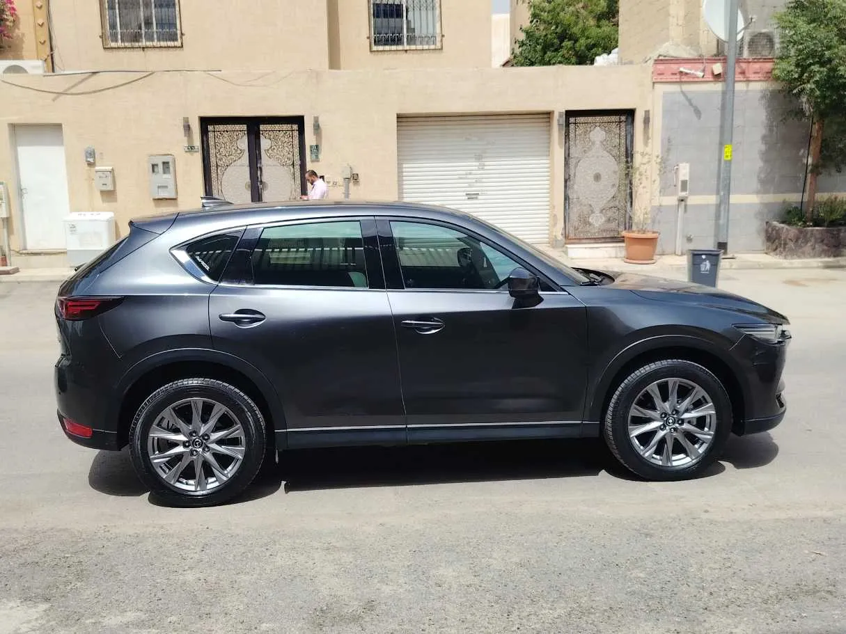 Car image 4