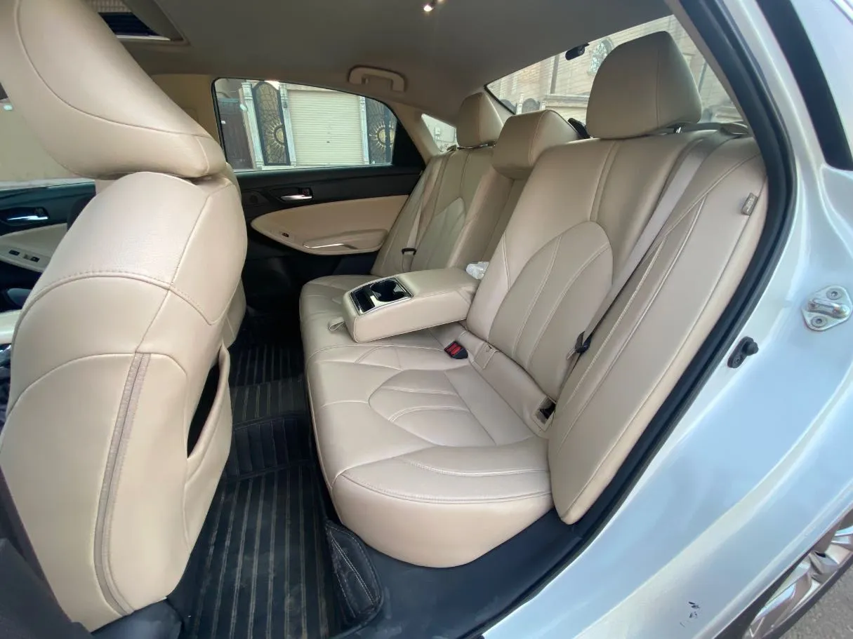 Car image 13