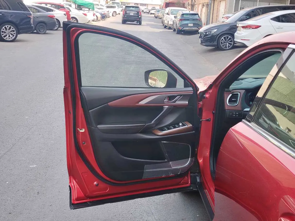 Car image 11