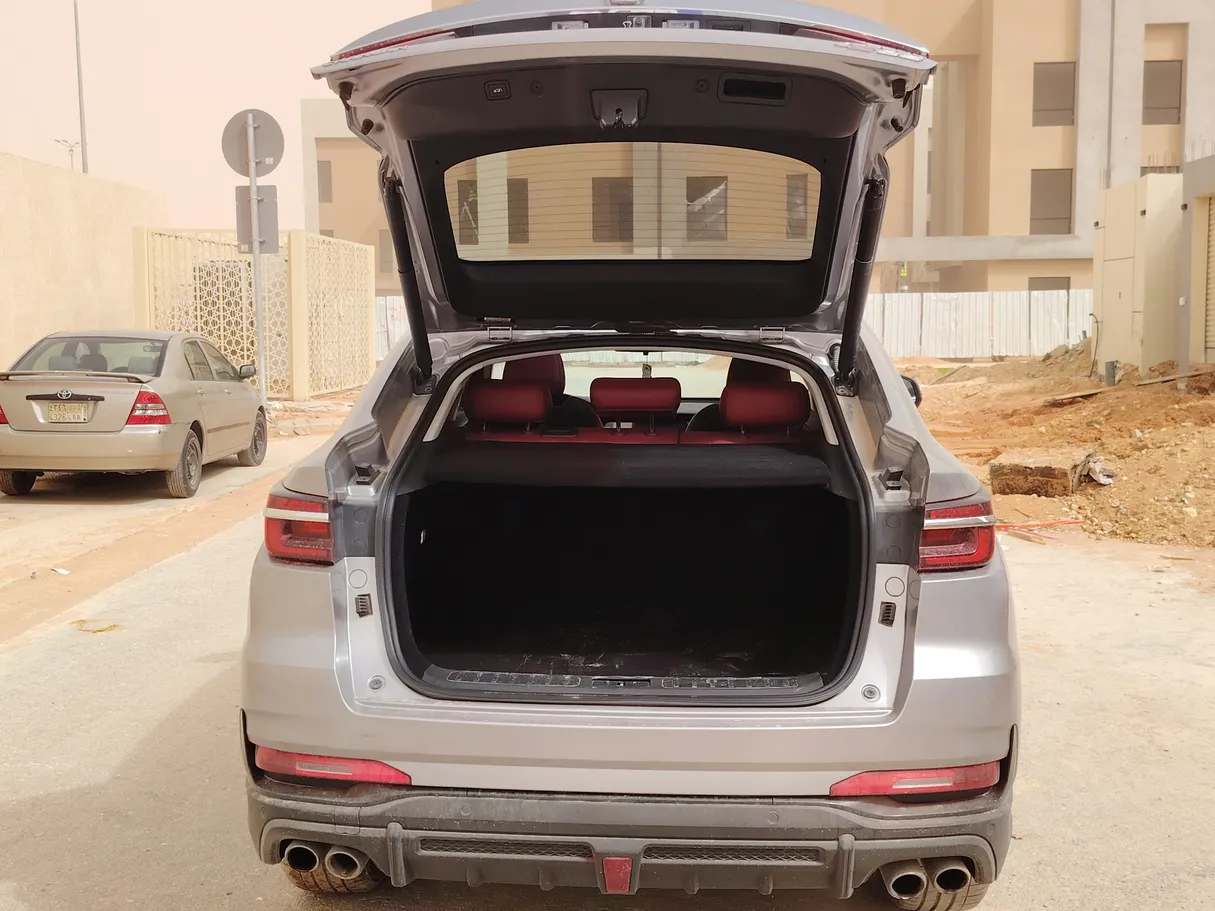 Car image 27