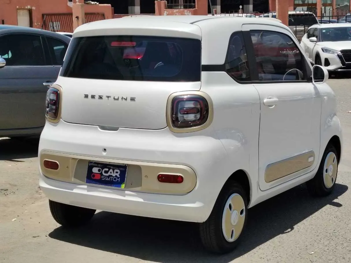 Car image 5