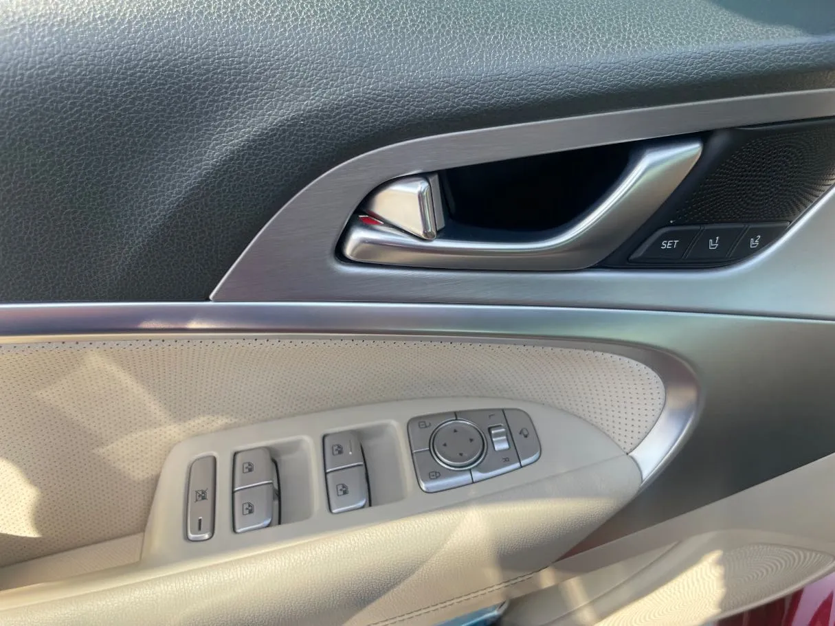 Car image 24