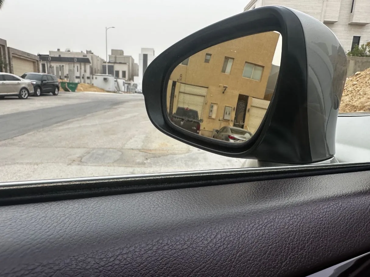 Car image 27