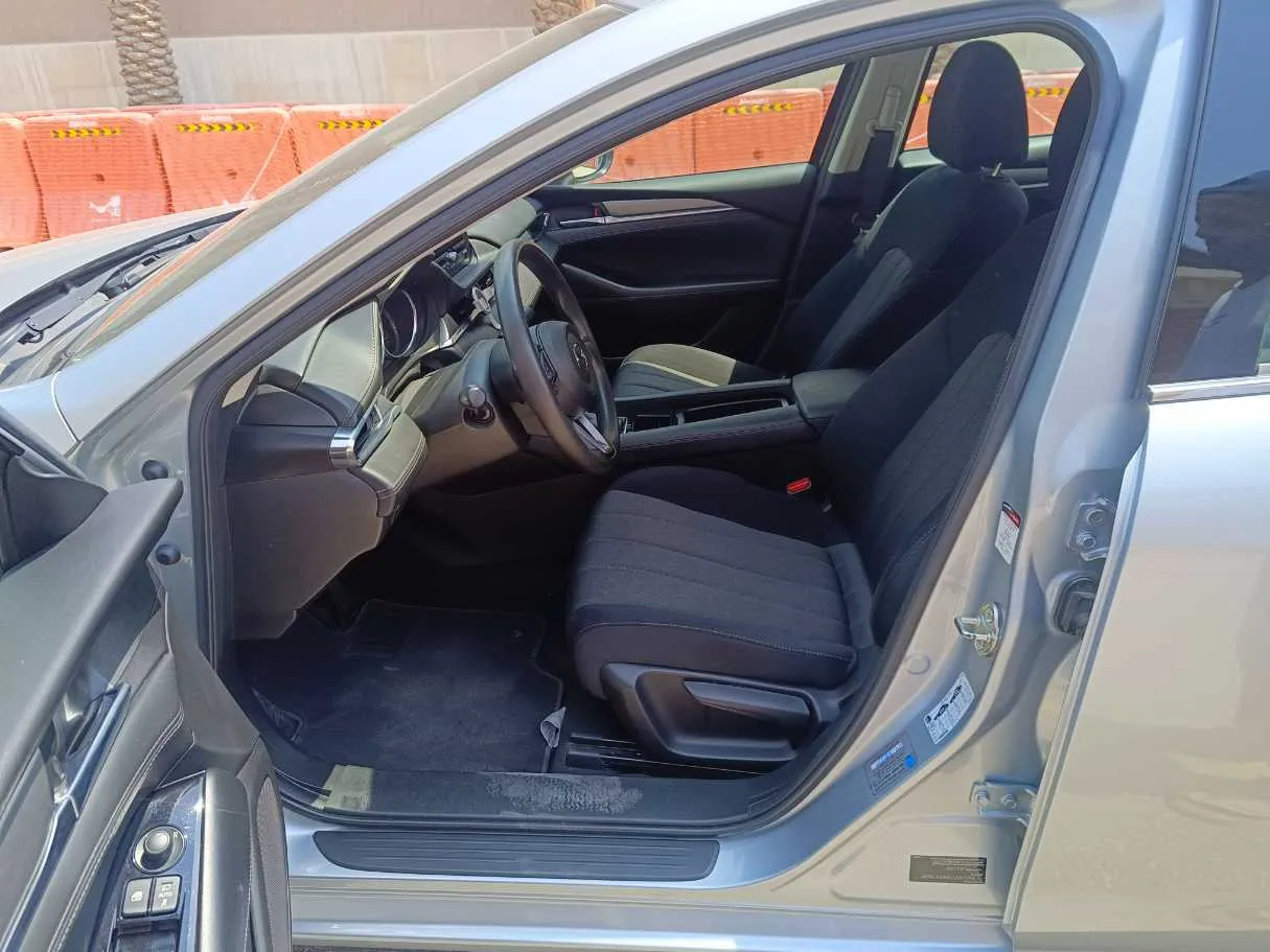 Car image 10