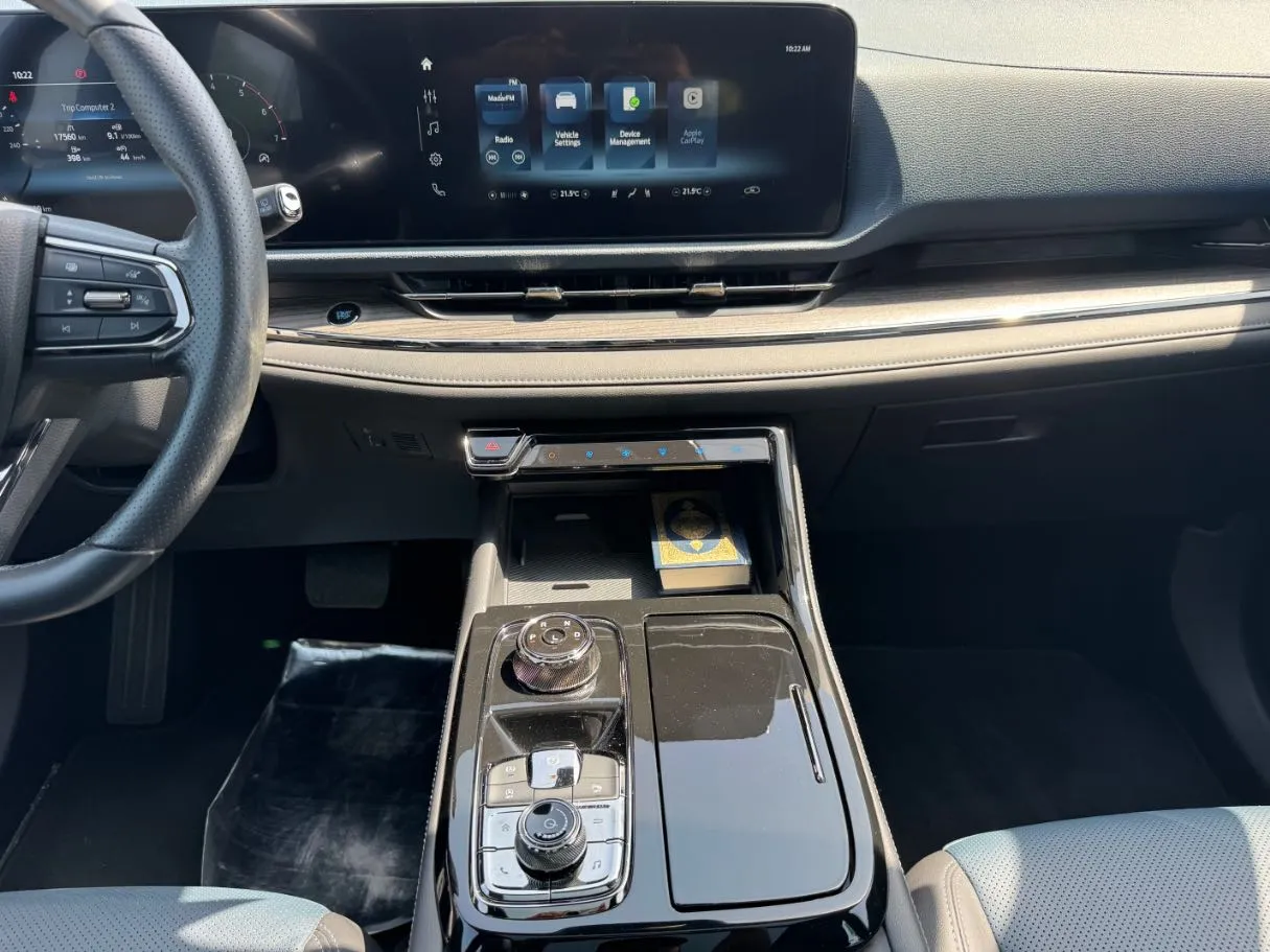 Car image 18