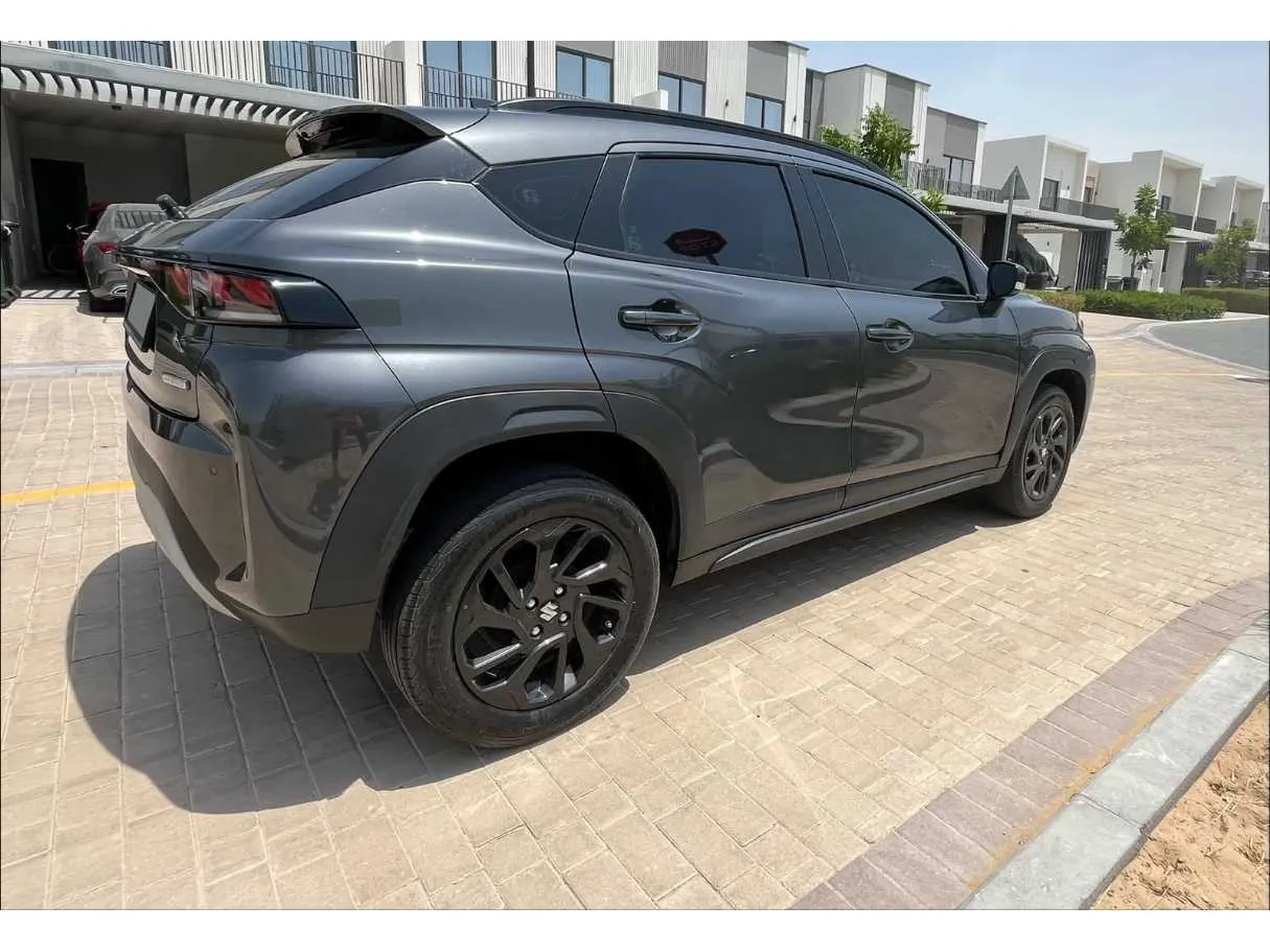 Car image 10