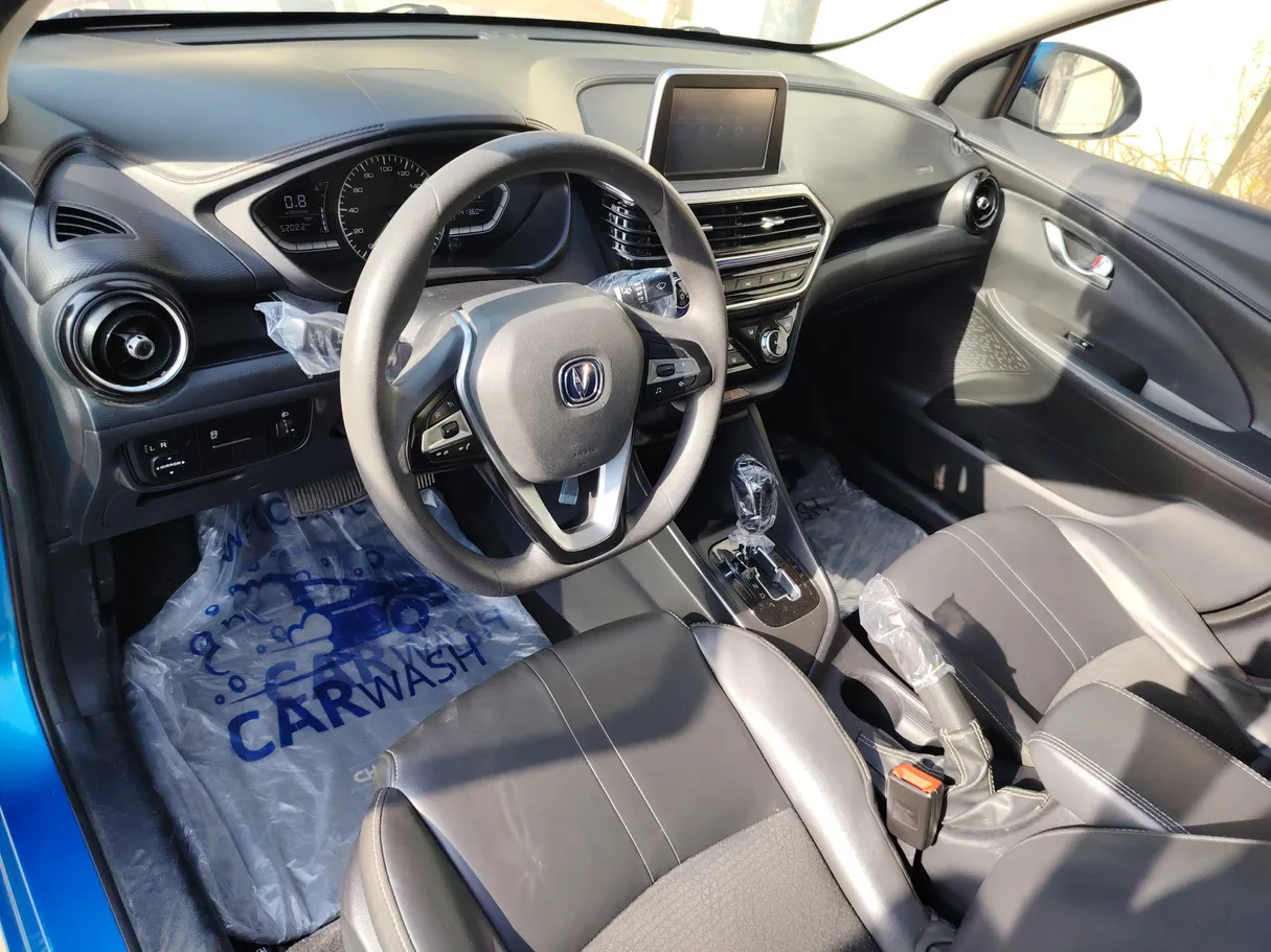 Car image 12