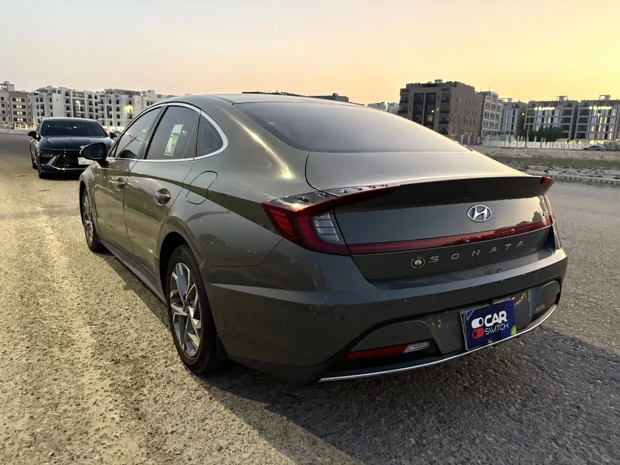 Car image 7
