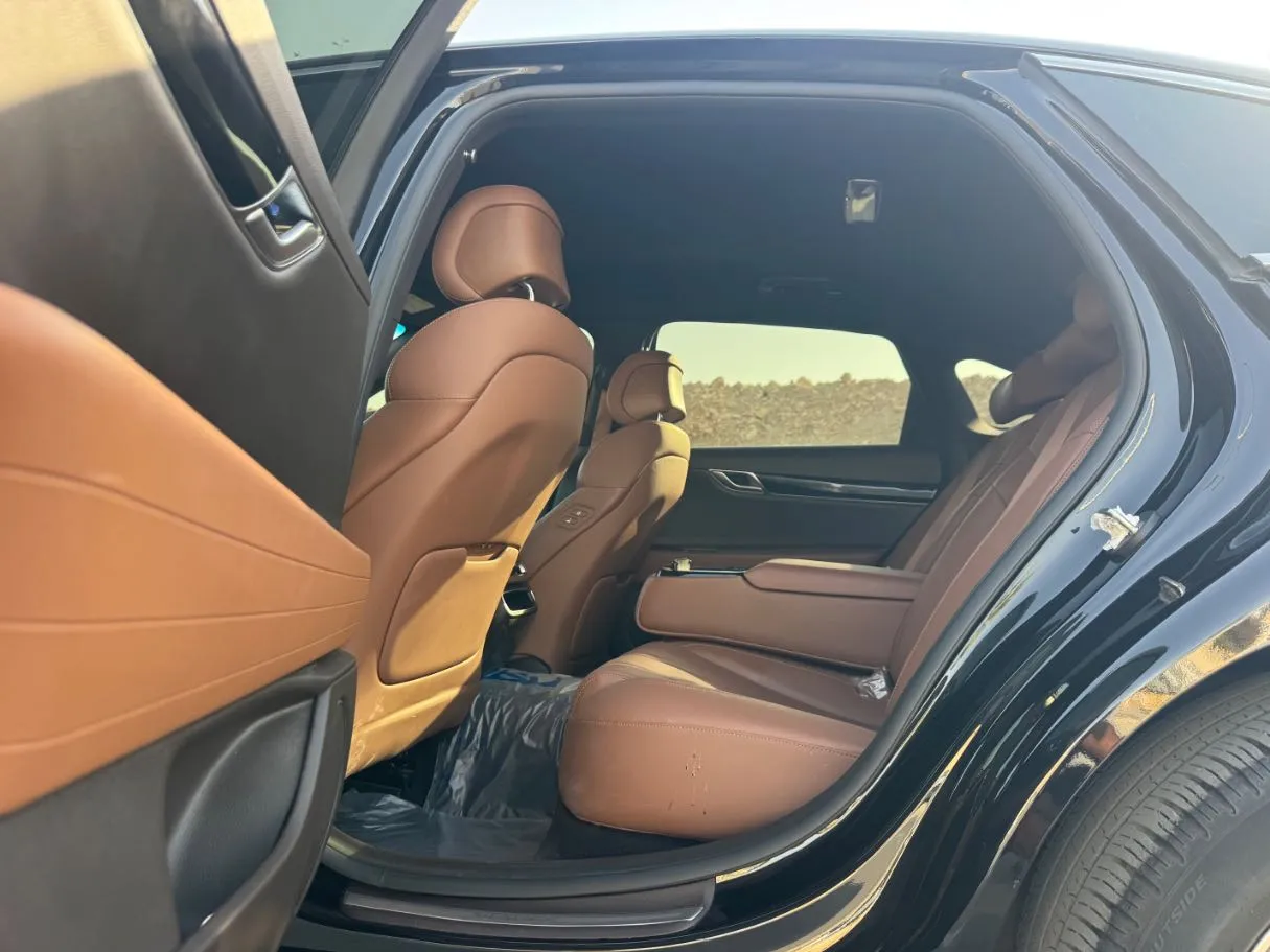 Car image 13