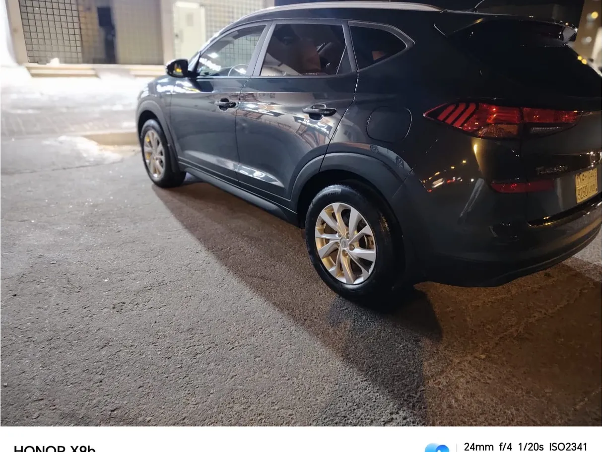 Car image 13