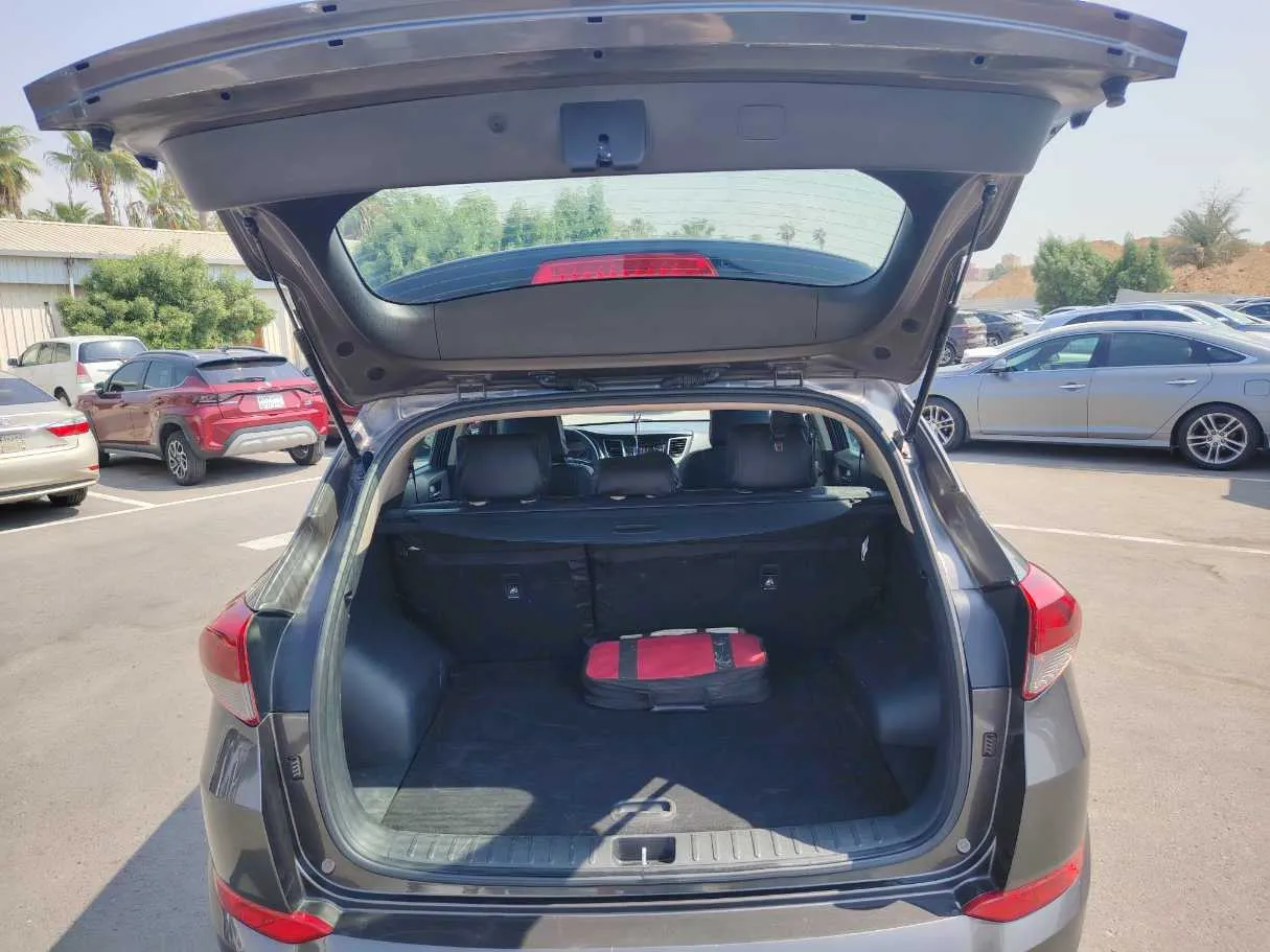 Car image 23