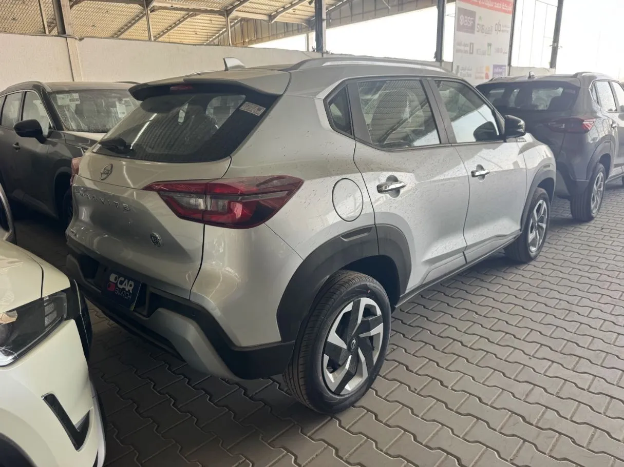 Car image 4