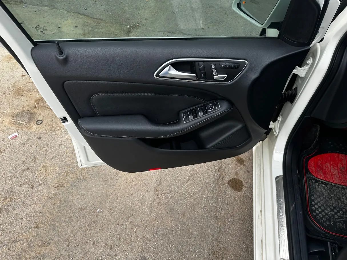 Car image 27