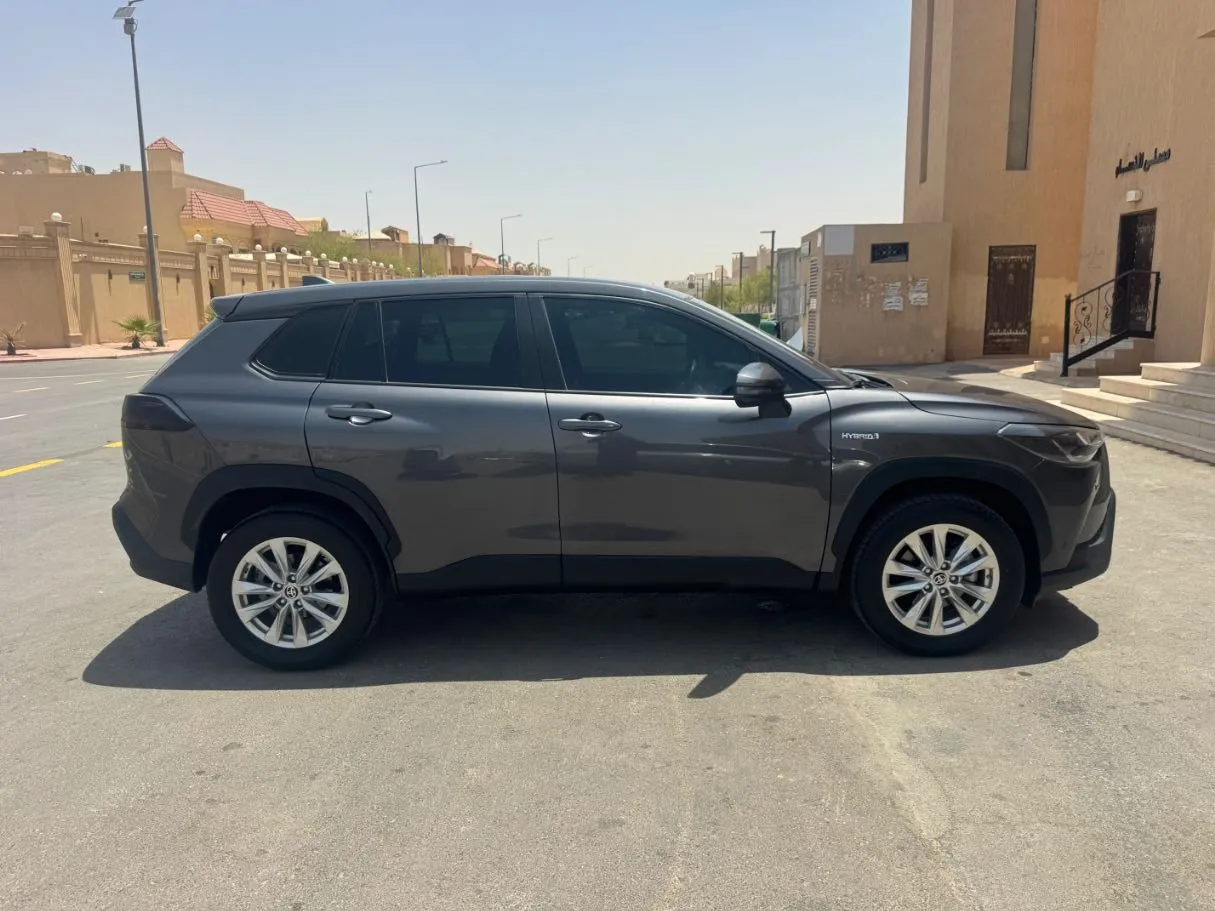 Car image 4