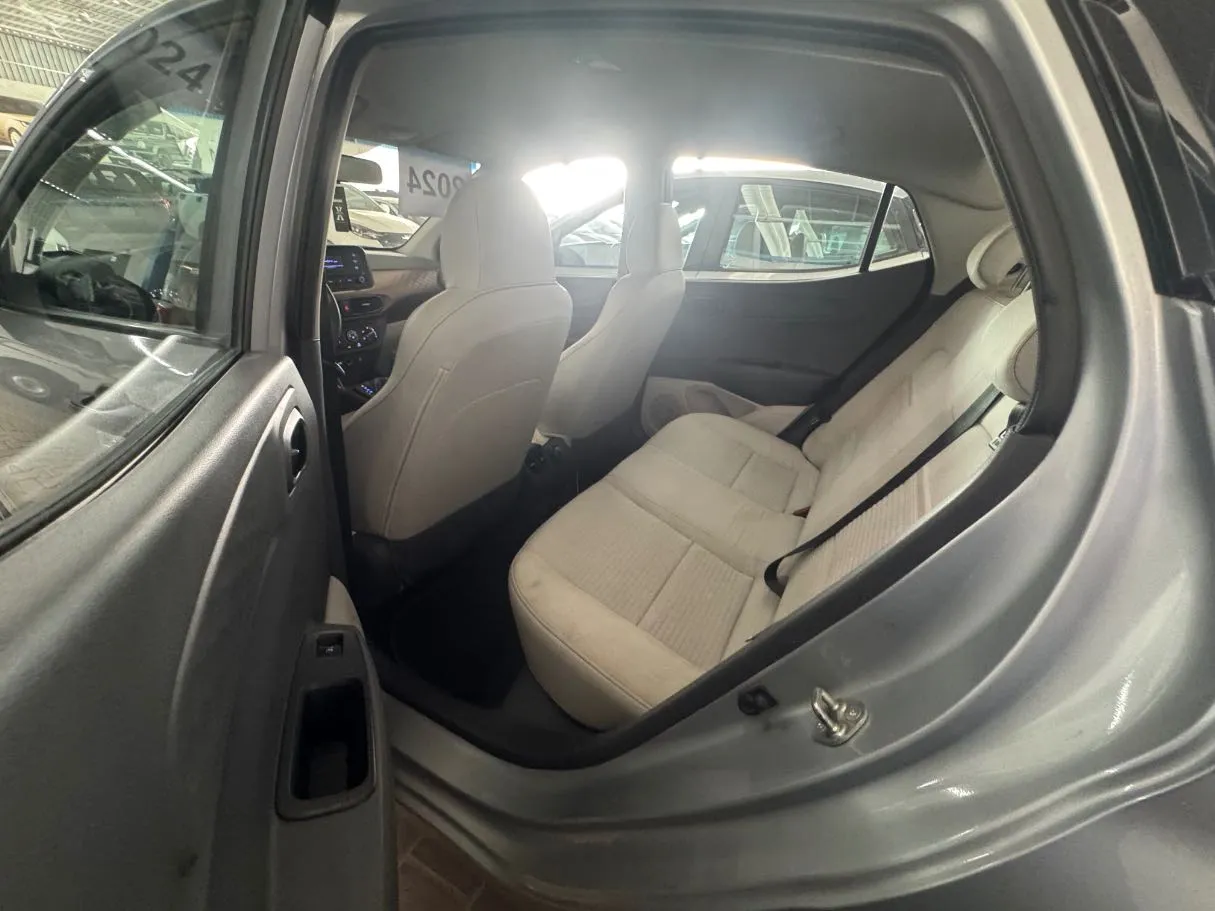 Car image 16