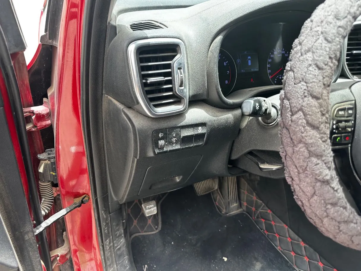 Car image 24