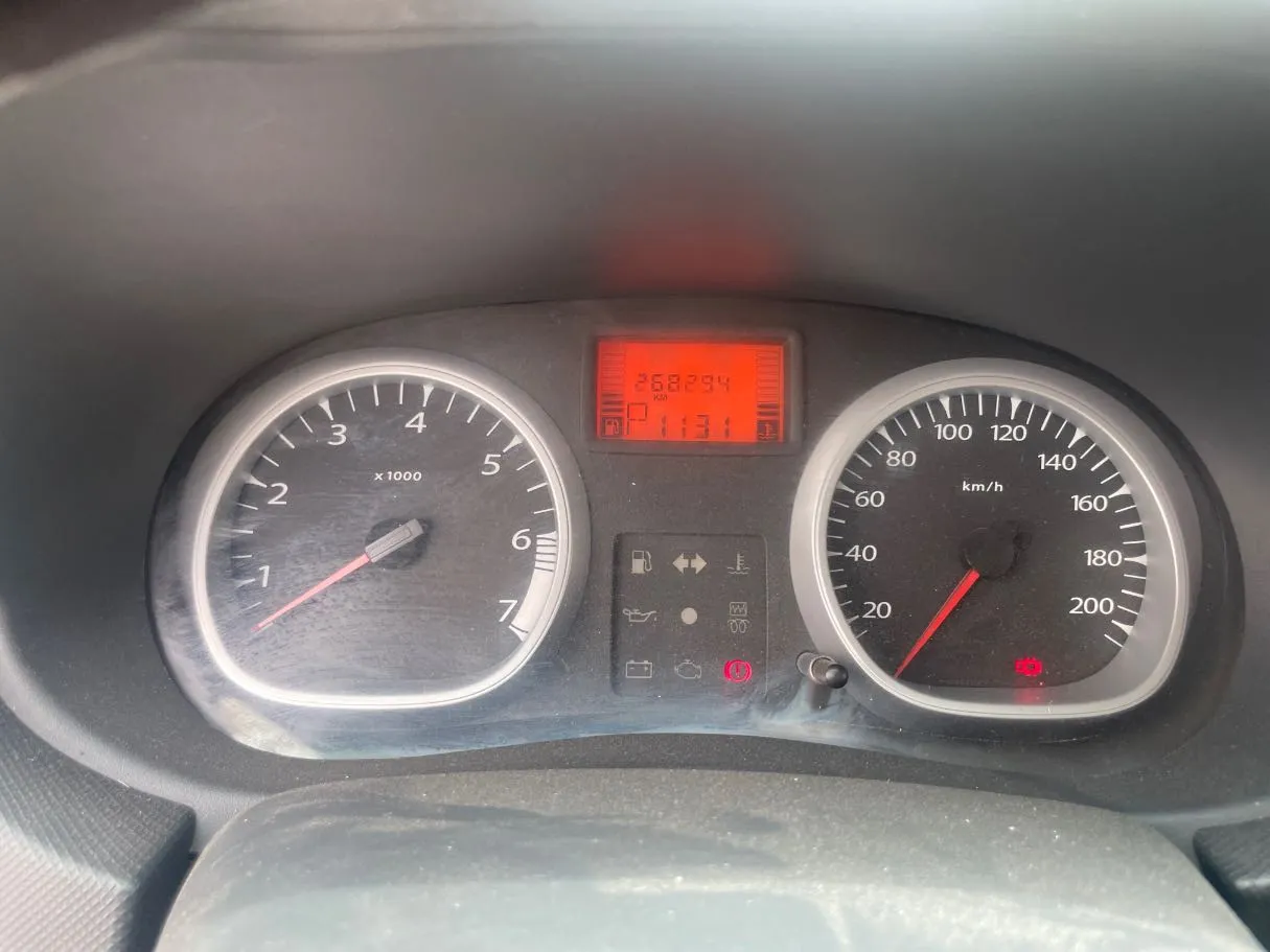 Car image 19