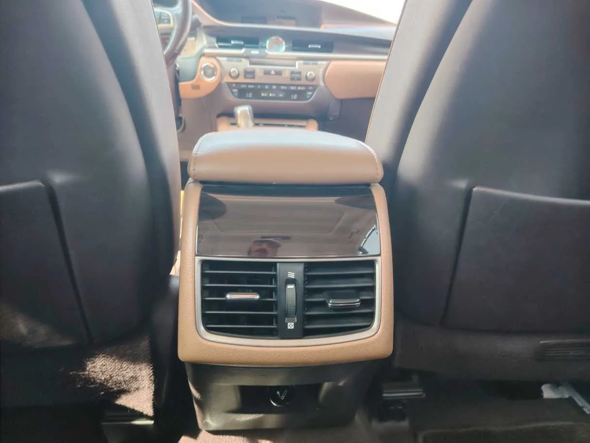 Car image 24