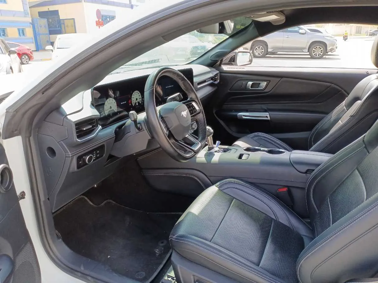 Car image 11