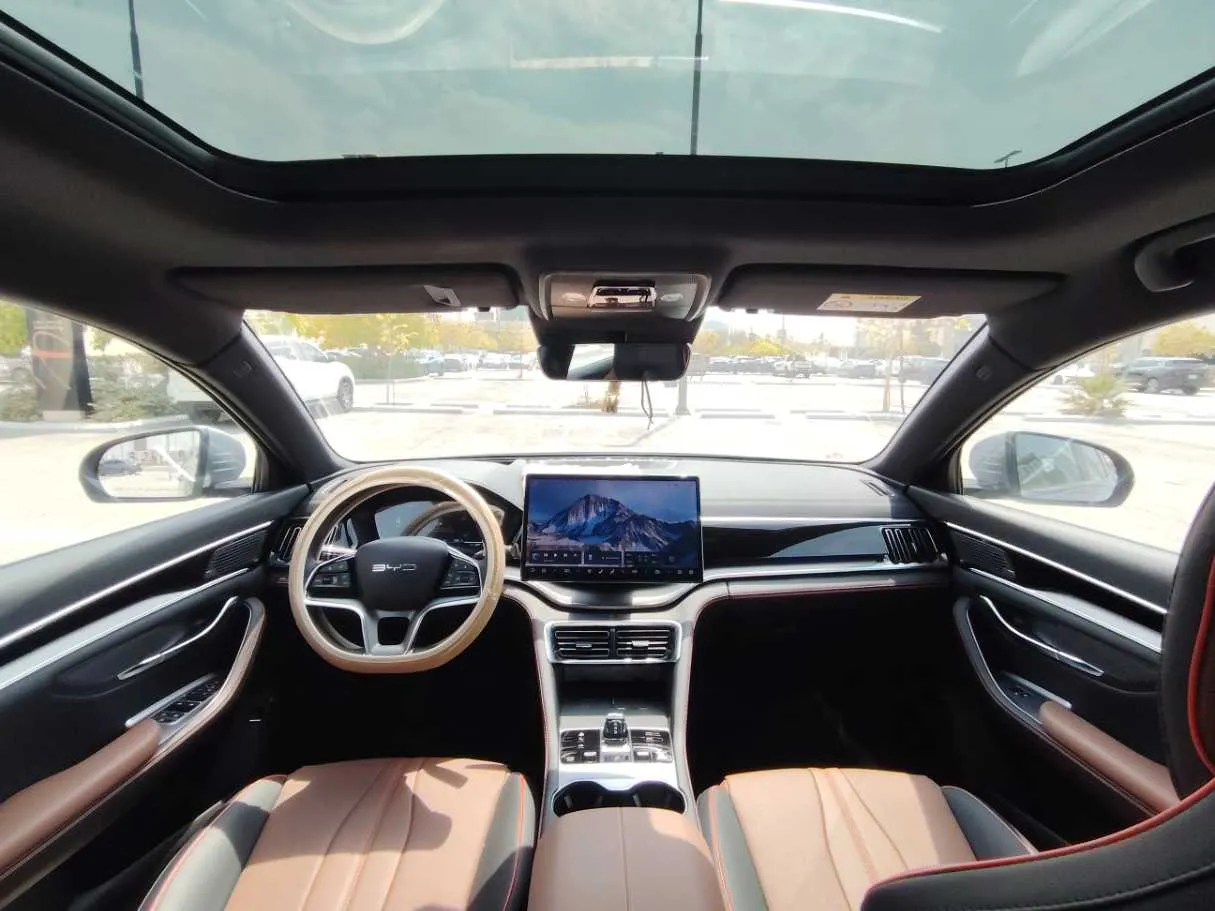 Car image 18