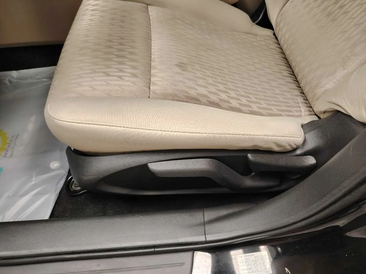 Car image 36