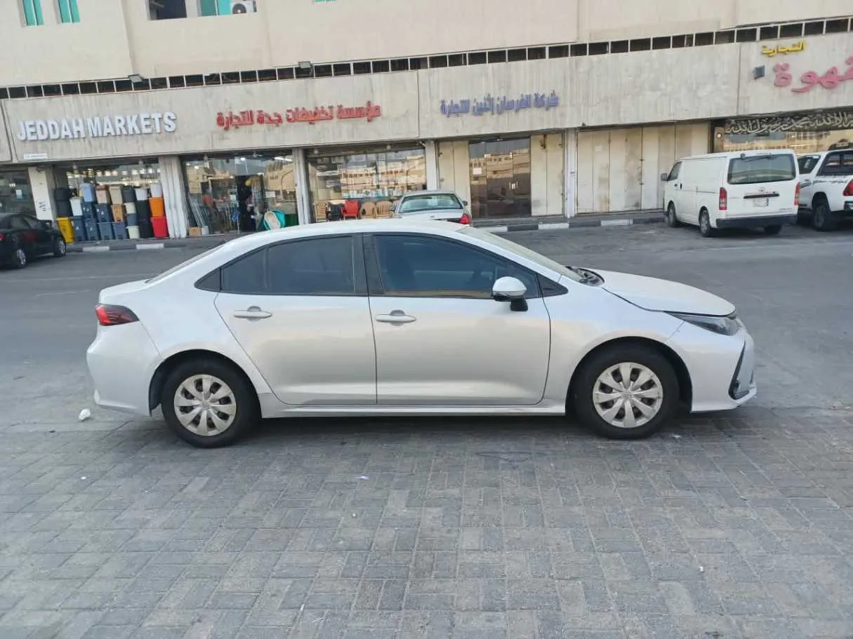 Car image 4